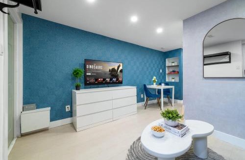 Trinity - Bellwoods Apartment | Modern Basement Suite Heart of Ossington
