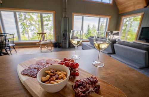 Petite-Riviere-Saint-Francois Ski Chalet | Shack Saison - St-Lauwrence River