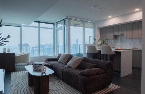 CityPlace Apartment | Rax Town - 2 Story Loft Condo with Skyline View beside CN tower and the Rogers Center