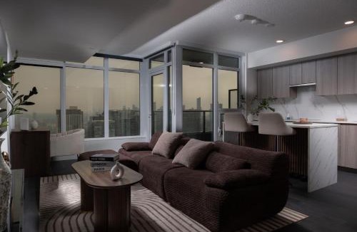 CityPlace Apartment | Rax Town - 2 Story Loft Condo with Skyline View beside CN tower and the Rogers Center