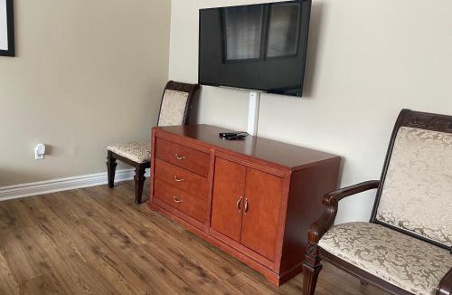 Woodbridge House | Spacious Bright Home In Woodbridge