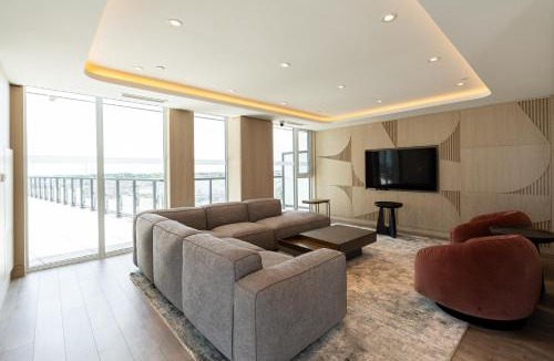 Burlington Apartment | Escarpment Views - Luxury 1BR Condo - Resort-Style Amenities in North Burlington