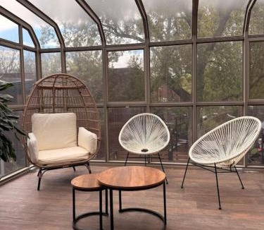 Gay Village Bed & Breakfast | Maison Des Jardins B & B