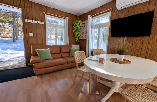 Saint-Tite-des-Caps Ski Chalet | Le refuge entre 2 Monts - Spa BBQ & Peace