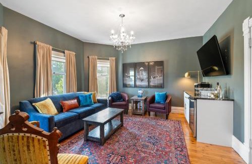 Kingsville House | Historic Luxury Retreat in Downtown Kingsville