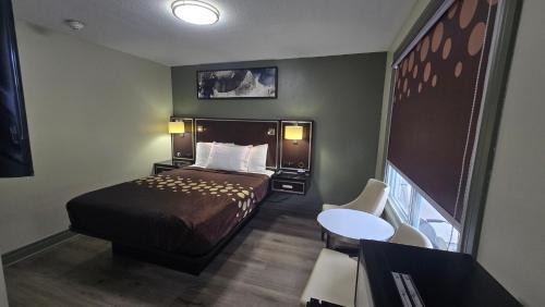Bracebridge Hotel | Knights Inn Bracebridge
