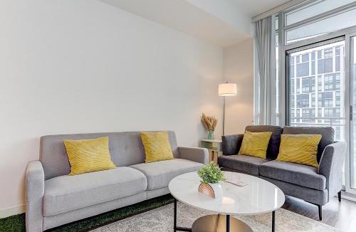 Bay Cloverhill Apartment | Lakeview 1 Bed 1 Den by Rogers Centre