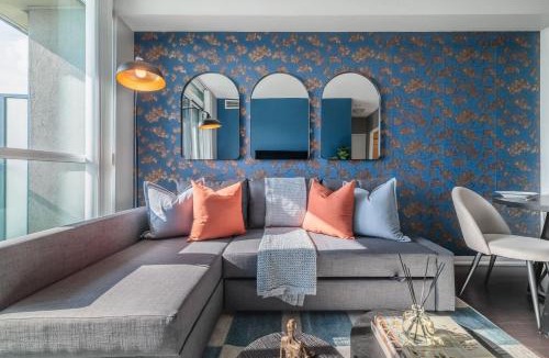 Fort York Apartment | Chic Fort York Haven Lake Views & City Pulse