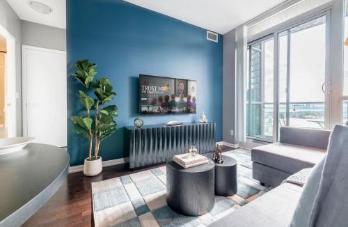 Fort York Apartment | Chic Fort York Haven Lake Views & City Pulse
