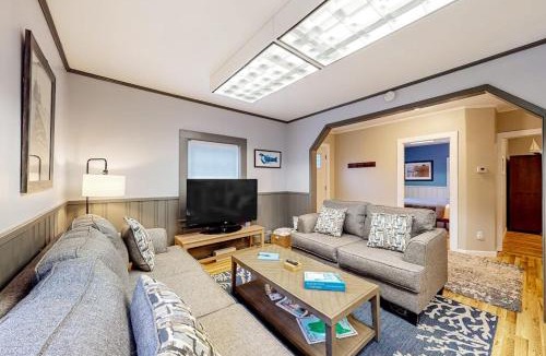 Gouldsboro House | Open layout Maine cottage with washer/dryer & grill - dog-friendly