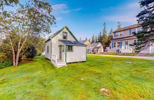 Port Clyde House | Well-equipped cottage with modern touches, WiFi, gas grill, & beautiful views