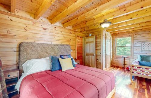 Greenville House | Tranquil Haven | Secluded waterfront house with sauna, dock, kayaks, canoe, gym
