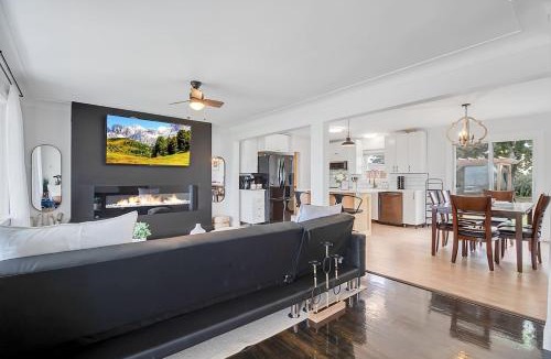 Pointe aux Roches House | Sunny Shores Getaway 3BR2bApool
