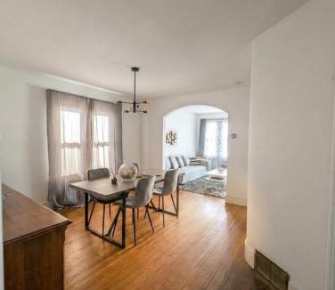 Walkerville Apartment | Private 2BR Main Floor Suite Near Border, Casino & UWwin Hospital