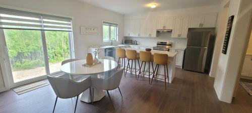 Simcoe Apartment | Stylish 5-Bedroom Retreat Near Port Dover and Turkey Point Beach
