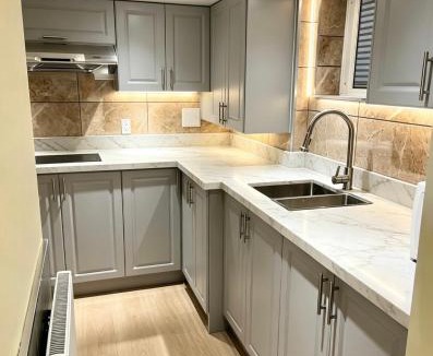 Sullivan House | Bright&Modern Space Perfect for couple and Family Step to public transit in Toronto