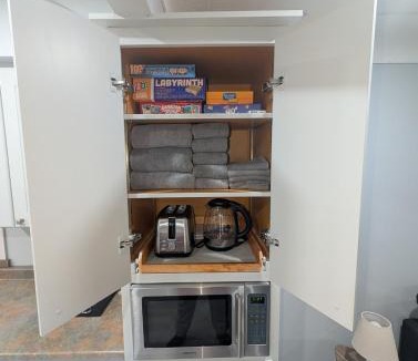 Windsor Apartment | Bright 2BR Home Near Airport & Shops