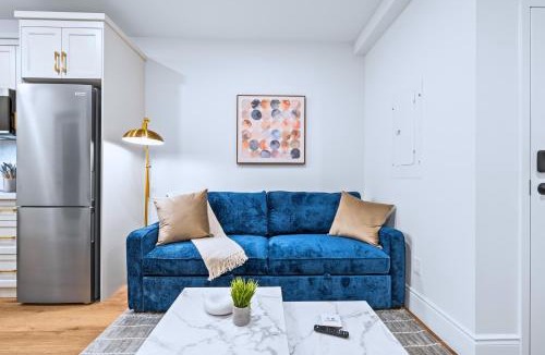 Riverdale Hotel | Casa Hotels Gerrard New Riverdale Basement Suite