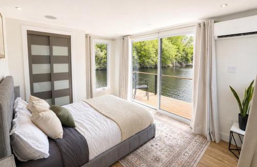 Mauricie Boat Rental | Maréa Stays, Habitation Flottante, Yacht Club TR
