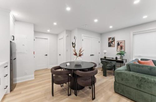 Keelesdale - Eglinton West House | Luxury Deluxe 1 BR - 2 Beds - Stylish - New Build Downtown