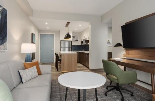 Etobicoke Hotel | Staybridge Suites Toronto Airport East by IHG