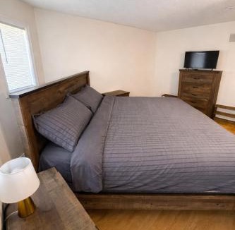 Orangeville House | Spacious 4-Bedroom Orangeville Home with Free Parking, Laundry & Private Deck - 10 Min Walk to Headwaters Hospital, 5 Mins to Mount Alverno - Ideal for Medical & Large Group Stays!