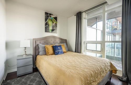 Fort York Apartment | Panoramic 2 Bedroom Condo with Terrace Fort York Downtown Toronto