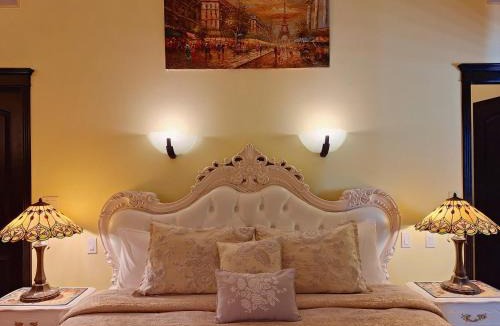 Quail Ridge Bed & Breakfast | Villa Bellissimo FranTállia - Beautéssera & Galleríseum