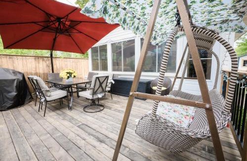 Crystal Beach House | Cottage on Crystal Beach 3BR & BBQ