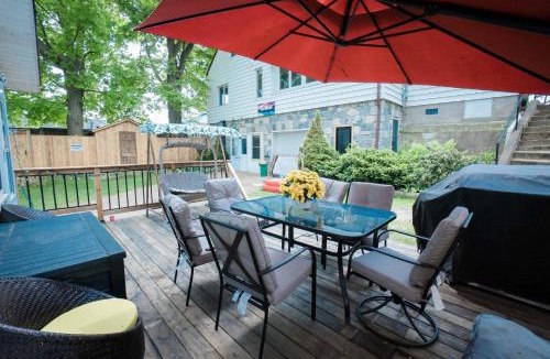 Crystal Beach House | Cottage on Crystal Beach 3BR & BBQ