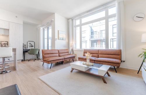 Richmond Hill Villa | Modern Family Townhouse 2 Bedrooms 3 Full Bathrooms Sleeps 6