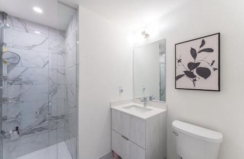 Richmond Hill Villa | Modern Family Townhouse 2 Bedrooms 3 Full Bathrooms Sleeps 6