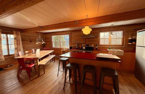 Saint Jean Port Joli Ski Chalet | Chalet Le Vieil Âtre - Rustic & cozy chalet avec spa