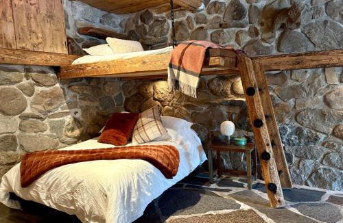 Saint Jean Port Joli Ski Chalet | Chalet Le Vieil Âtre - Rustic & cozy chalet avec spa