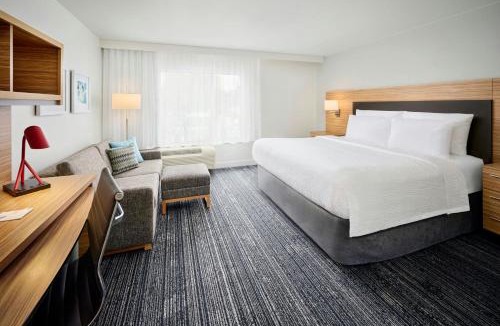 Ottawa Division Hotel | TownePlace Suites by Marriott Ottawa Kanata