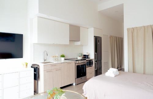 Garden District Apartment | Modern 1BR Downtown Toronto - Steps to Eaton Centre & Yonge-Dundas Square