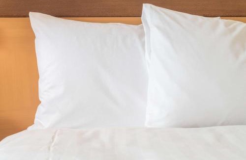 Northeast Mississauga Hotel | Holiday Inn Express & Suites Toronto Airport South by IHG
