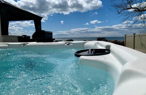 Leamington House | Casa Azul- Entire Lakefront Cottage with Hot Tub