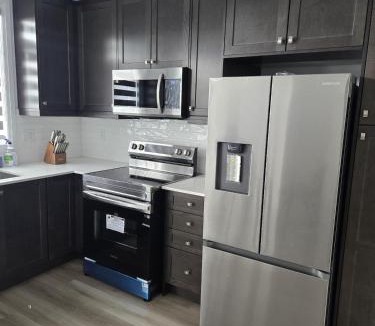 County of Brant Apartment | Modern 3BR FriendlyTown Home