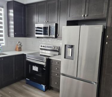County of Brant Apartment | Modern 3BR FriendlyTown Home