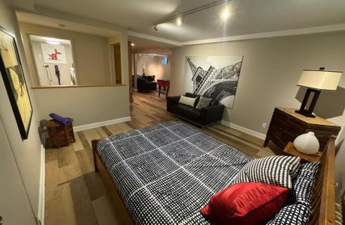 Newtonbrook House | Spacious 4-Bedrooms Friendly House-Pool-Parking