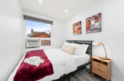Dufferin Grove Hotel | Casa Hotels College Modern Suite Near Dufferin Grove Transit Line