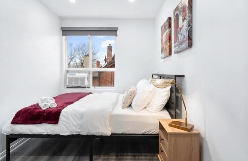 Dufferin Grove Hotel | Casa Hotels College Modern Suite Near Dufferin Grove Transit Line