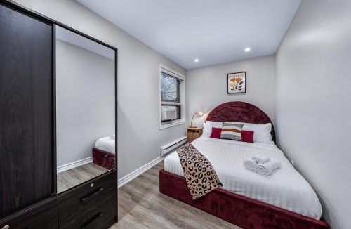 Dufferin Grove Hotel | Casa Hotels College Stylish Suite Near Trinity Bellwoods & Little Italy