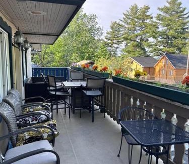 Seguin House | Spacious Muskoka Chalet , Game Room & Family Retreat