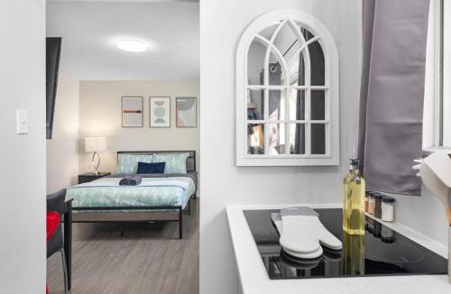 Lowertown Apartment | Modern Studio by ByWard Market & Rideau Centre