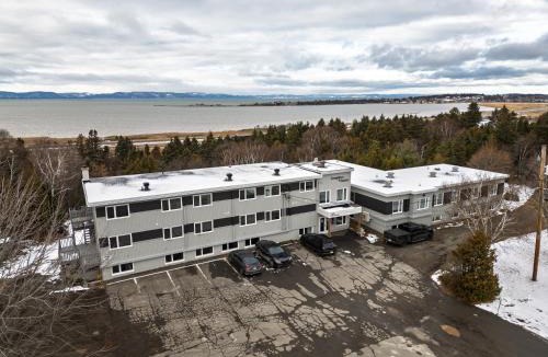 Riviere-du-Loup Regional County Municipality Apartment | Complexe la Falaise