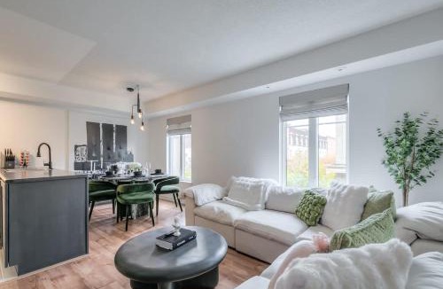 King West Village House | Modern Liberty Village Townhouse with Rooftop Patio