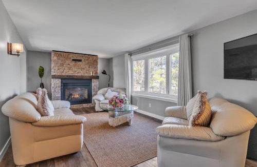 Greater Napanee House | Private Hay Bay Waterfront Napanee with Pool and Dock