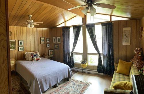 Tiny House | Georgian Bay Waterfront Cottage w Private Beach